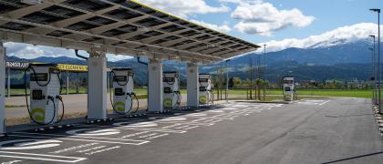 Der Sommer fährt elektrisch: SMATRICS Ladeparks mit Direct Payment 2025